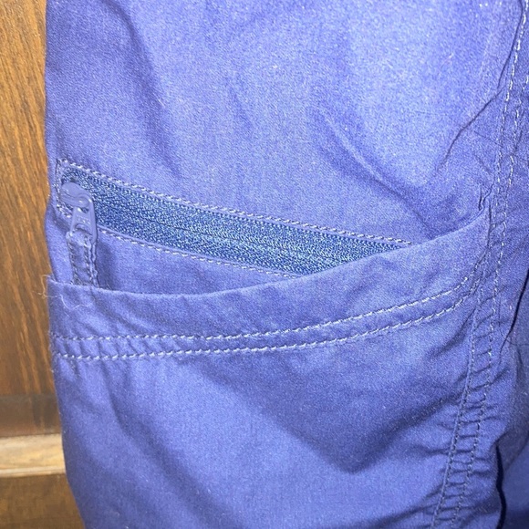 Peaches Uniforms Navy Blue V-Neck Scrub Top - Picture 8 of 9